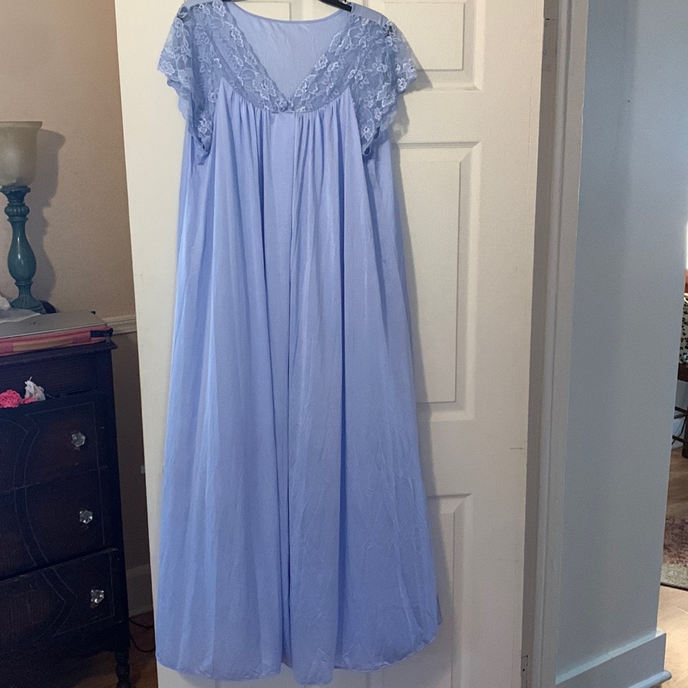 Shawdow line baby blue short sleeve long robe size LARGE